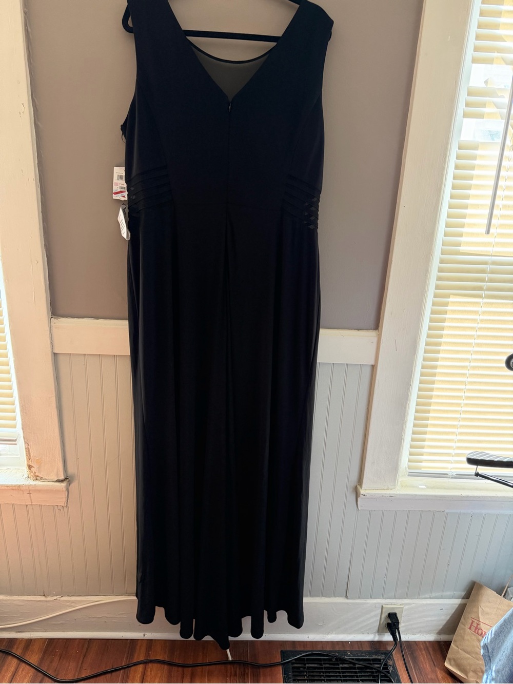 New with tags R & M Richard’s black gown - Picture 4 of 5
